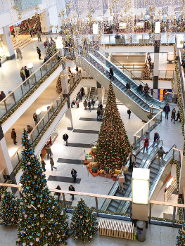 The last minute pre-Christmas shopping frenzy is set to bring £900m to retailers