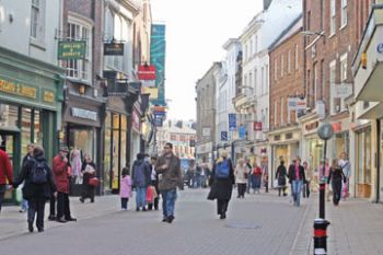Retailers urge MPs to help high streets 