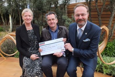 Town & Country donates over £2,000 to Greenfingers 