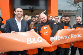 Footballing legend Martin Keown helped officially open the new high st B&Q 