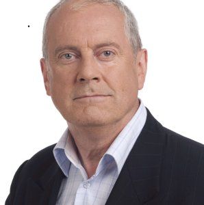 GIMA signs Gyles Brandreth for Awards Dinner