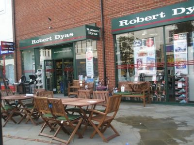 Operating profit up 353% at Robert Dyas 